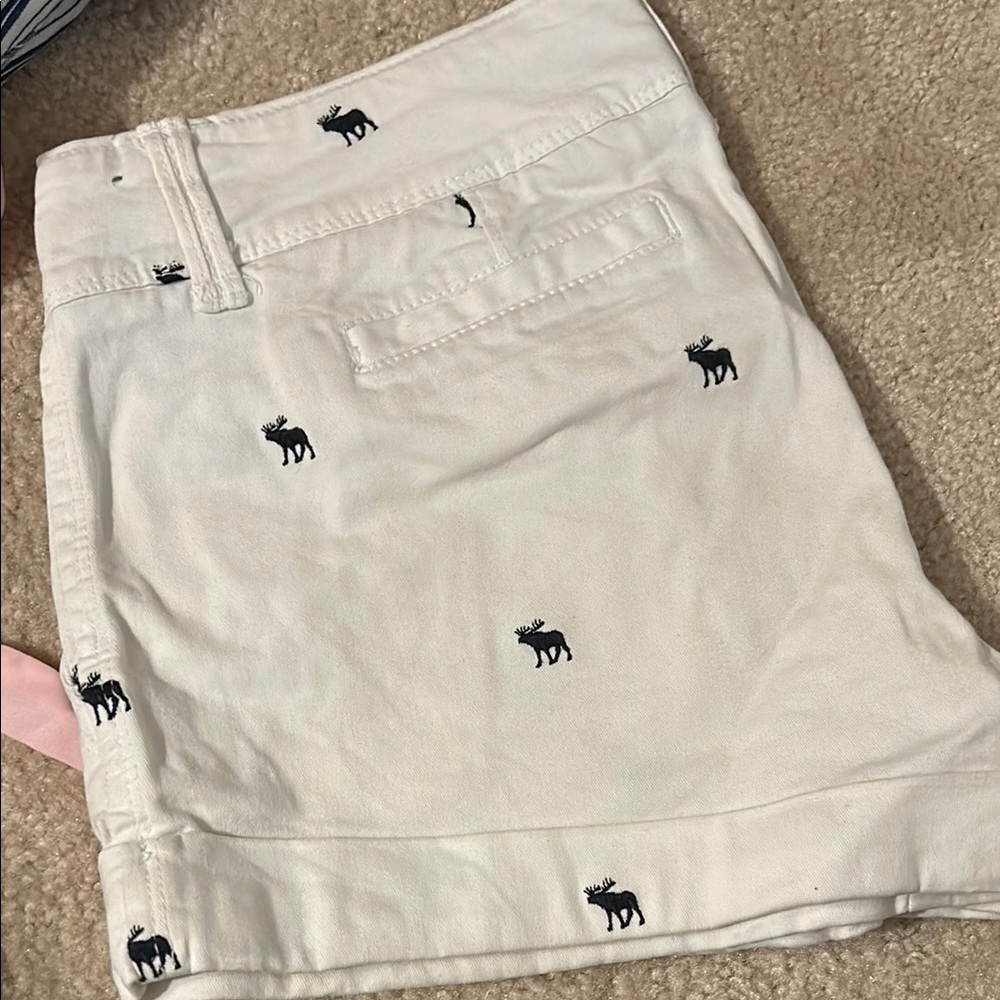 Abercrombie & Fitch White Shorts with Moose Embroidery